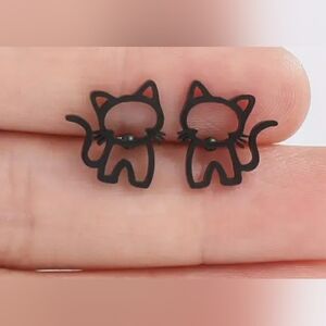 Cute cat stud earrings, NWT